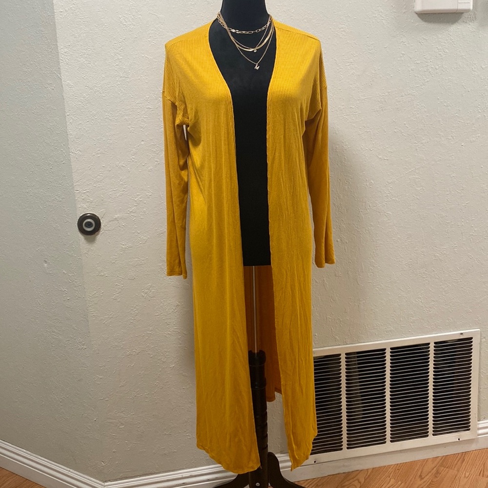 🌷5/$25 Mustard cover up